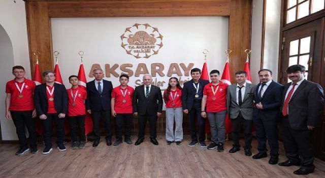 TÜBİTAK Şampiyonları Vali Kumbuzoğlu’nu Ziyaret Etti
