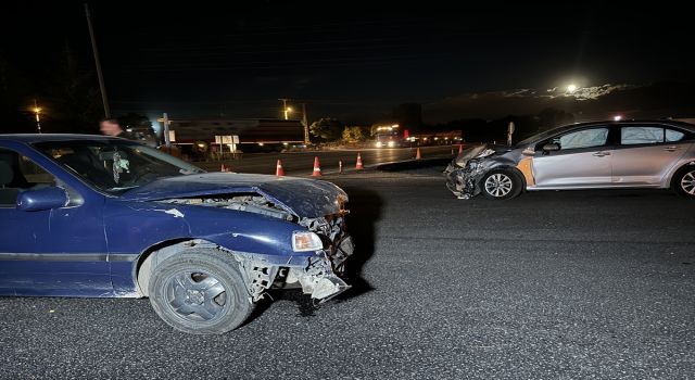 Nevşehir'de 3 Otomobilin Çarpıştığı Kazada 7 Kişi Yaralandı