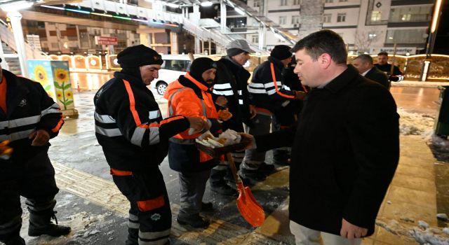 Belediye’nin Kar Mesaisi Gece Boyu Sürdü