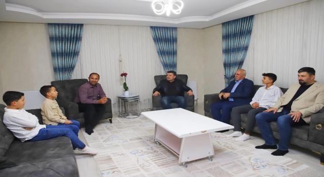 Belediye Başkanı Dinçer, Belediye Personelinin Evine Konuk Oldu