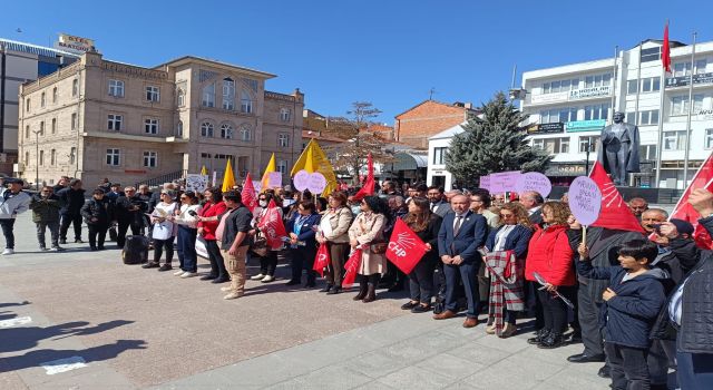 “Biz Anneyiz, Kardeşiz, Evladız, BİZ KADINIZ!”