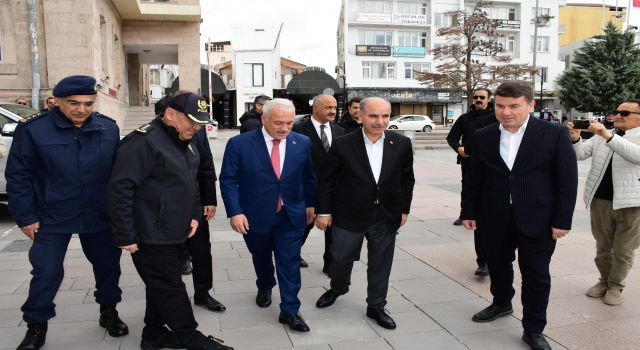 Bakan Yardımcısı Aktaş Sokak Hayvanları İçin Yapılacak Çalışmaları İnceledi