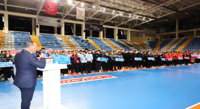 Hentbolcular Aksaray’da Yarışıyor