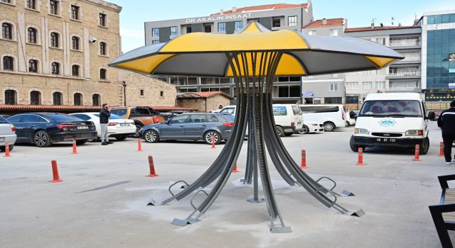 Şehir Genelinde Bisiklet Parklarının Montajına Başlandı