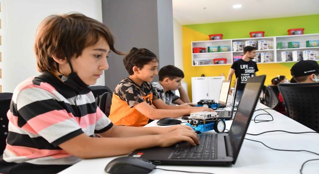 Aksaray Bilim Merkezinde Teknoloji Destekli Matematik Eğitimleri Başlıyor