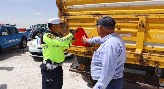 Jandarma Ekipleri, ‘Reflektör Tak Görünür Ol’ Diyor!