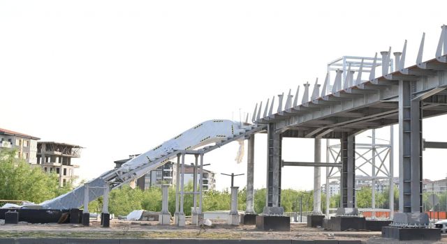 Tacin Yaya Üst Gecidinde Çelik Kontriksiyon Montajı Tamamlandı