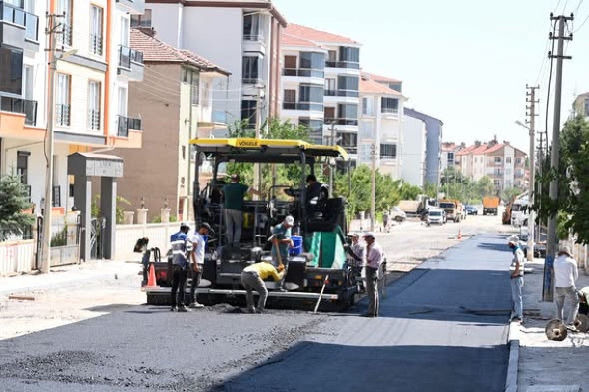 Altyapısı Yenilenen Kılıçarslan Mahallesi’nde Yollar Sıcak Asfaltla Kaplanıyor