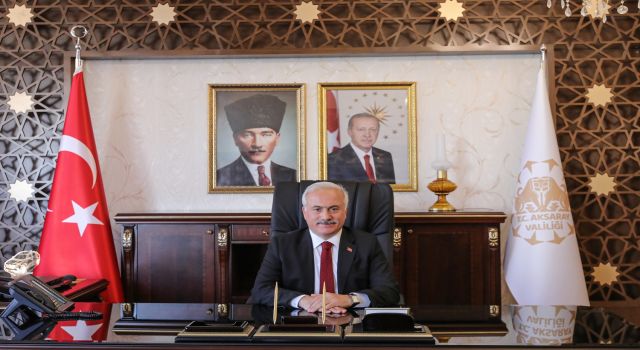 Vali Kumbuzoğlu; “Aziz Milletimiz; Tanklara, Tüfeklere, Hain Kurşunlara Göğsünü Siper Ederek Bir Destan Yazdı”