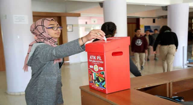Aksaray'da Öğrencilerden Çevreye Duyarlı Katkı: 1 Ton 250 Kilogram Atık Pil Toplandı