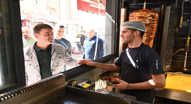 Başkan Dinçer Bölcek Caddesi’nde Esnaf ve Vatandaşlarla Buluştu