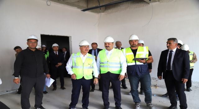 Tıp Fakültesi Temel Bilimler Binası ve Teknopark İnşaatlarında İncelemelerde Bulunuldu