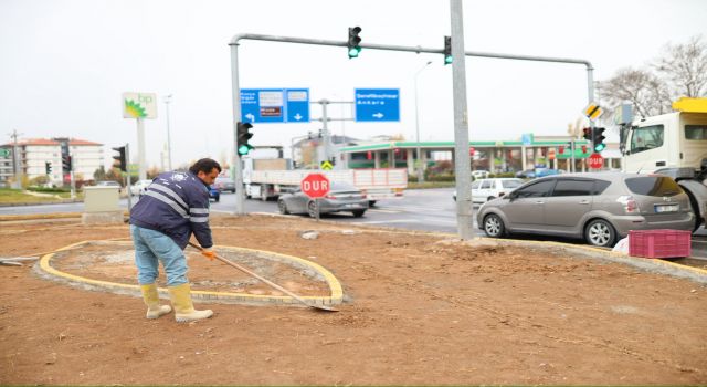 Aksaray Belediyesi Muhsin Yazıcıoğlu Bulvarı’nda Kuru Peyzaj Çalışması Başlattı