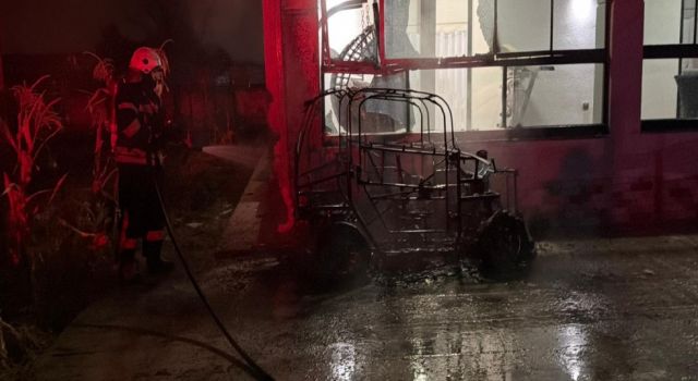 Şarj Halindeki Elektrikli Araç Yangına Neden Oldu