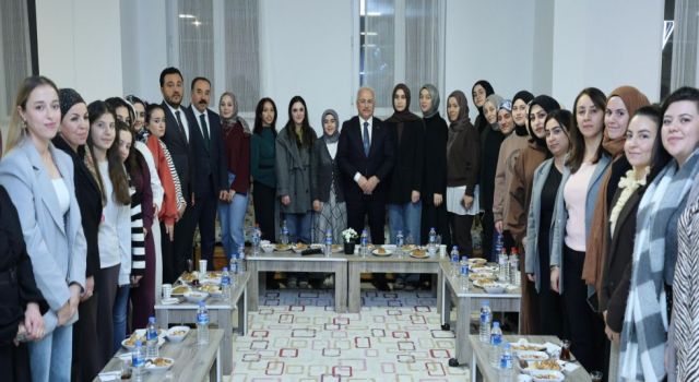 Vali Kumbuzoğlu’ndan, KYK Kız Öğrenci Yurduna Ziyaret