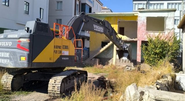 Belediye Ekipleri 7 Yılda Bin 468 Metruk Yapıyı Yıktı