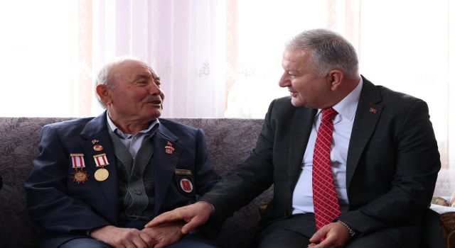 Vali Duru, Şehit Ailesi ve Gazileri Ziyaret Etti