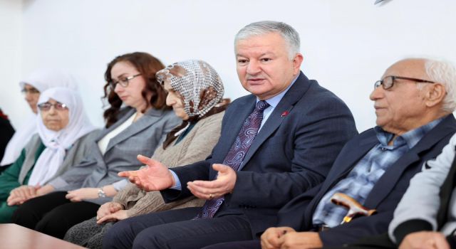 Vali Duru ve Eşi Huzurevi Sakinlerini Ziyaret Etti