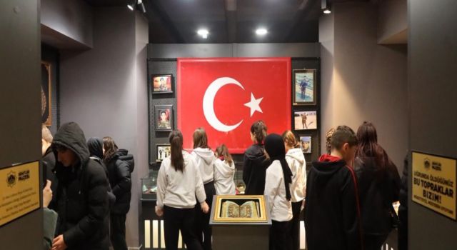Aksaray Şehitler Müzesi’nde Gençlere Milli Ve Manevi Değerler Aktarılıyor