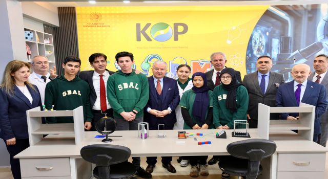 Vali Duru; “Akademik Başarı Elbette Önemlidir; Ancak Tek Başına Yeterli Değildir”