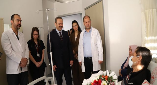 ASÜ Rektörü Prof. Dr. Alpay Arıbaş’tan Hastalara Geçmiş Olsun Ziyareti