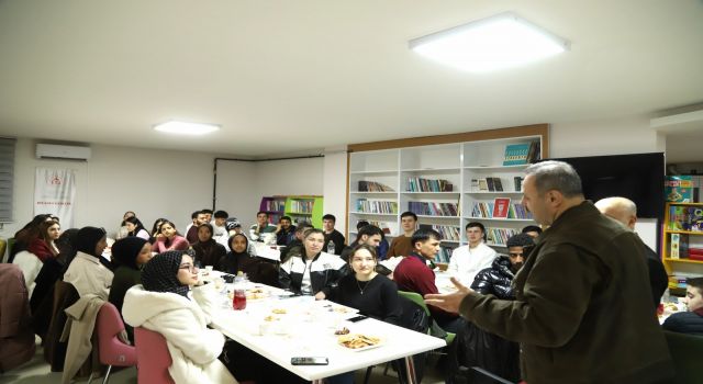 ASÜ Rektörü Arıbaş, İftar Programında Uluslararası Öğrencilerle Bir Araya Geldi