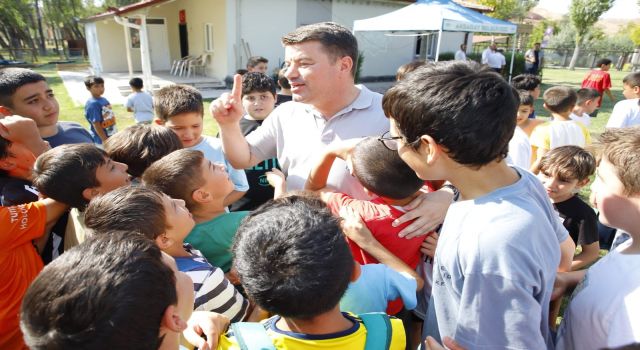 Aksaray Belediyesi 12 Parkı Yeniledi; Parklar Futbol Sahaları Ve Aydınlatmalarla Modern Hale Getirildi
