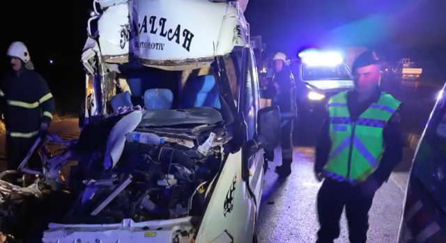 Konya Yolunda Feci Kaza 3’ü Ağır 12 Yaralı