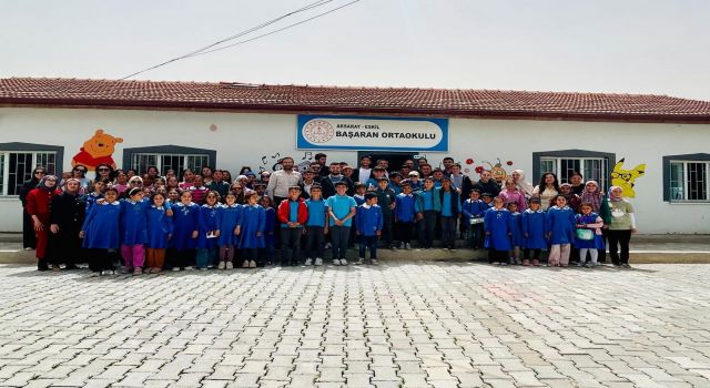 Üniversite Öğrencilerinden Köy Okullarına Dev Kütüphane