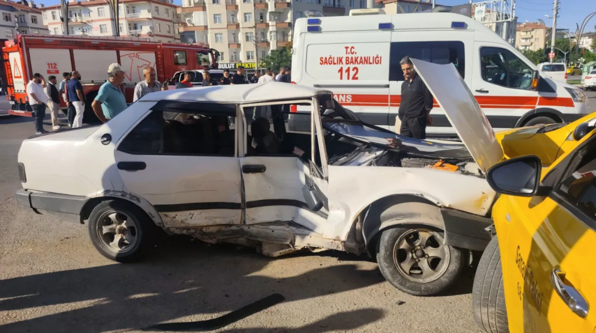 Eski Sanayi Yakınlarında Kaza 3 Yaralı
