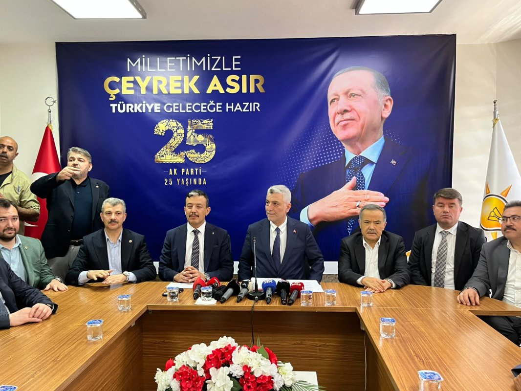 Bakan Bolat “Ak Partili Belediyelerinin Akılları Film, Fırıldakta Değil”