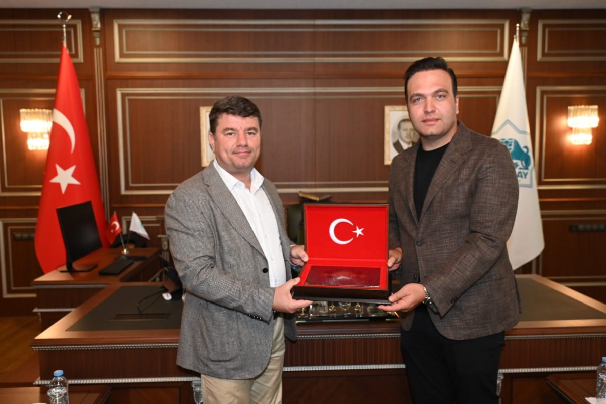 AK Parti Gençlik Kolları Genel Başkanı Yusuf İbiş, Başkan Dinçer’i Ziyaret Etti