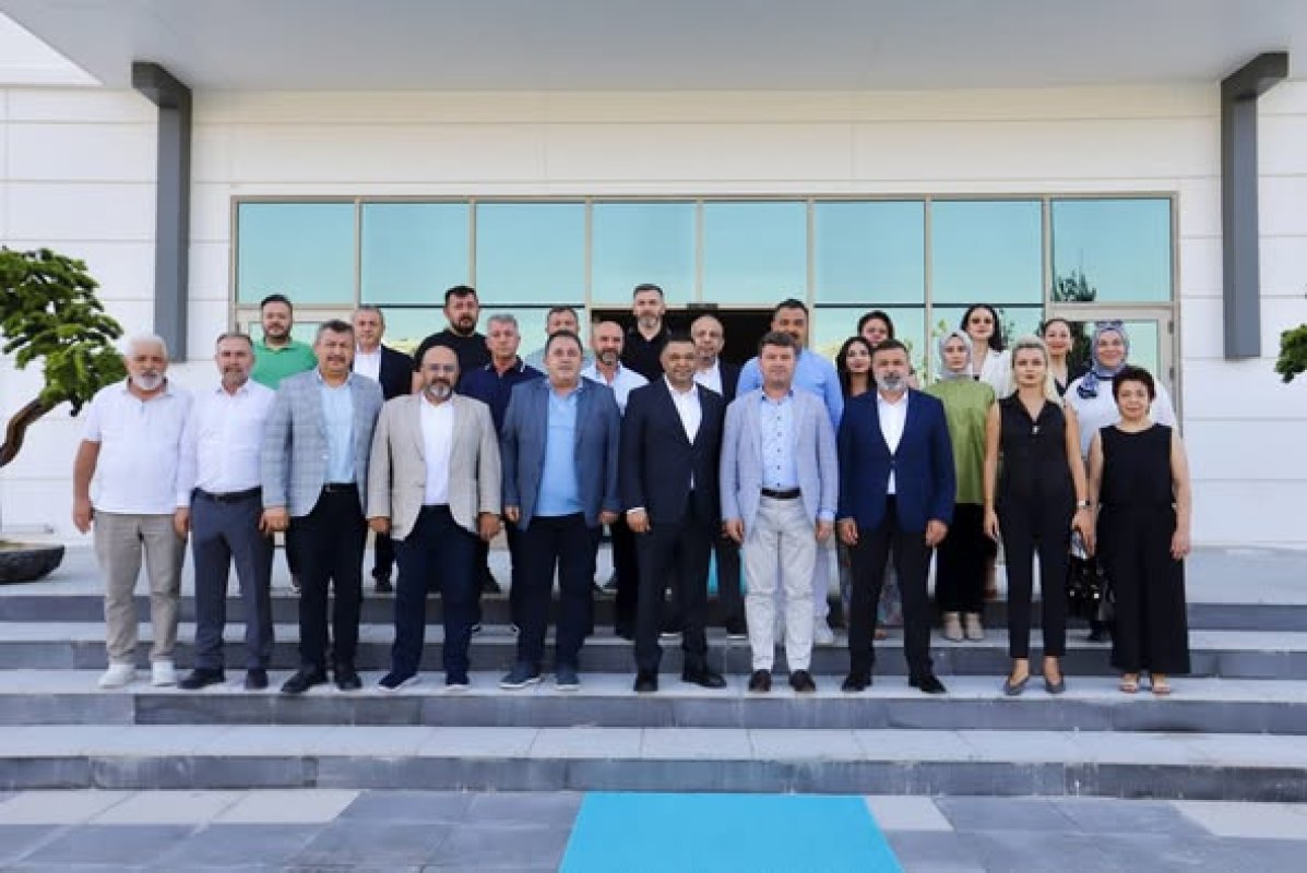 Belediye Başkanı Dr. Evren Dinçer; Muhtarları, İş Dünyasını Ve Sektör Temsilcilerini Yeni Belediye Hizmet Binasında Ağırladı
