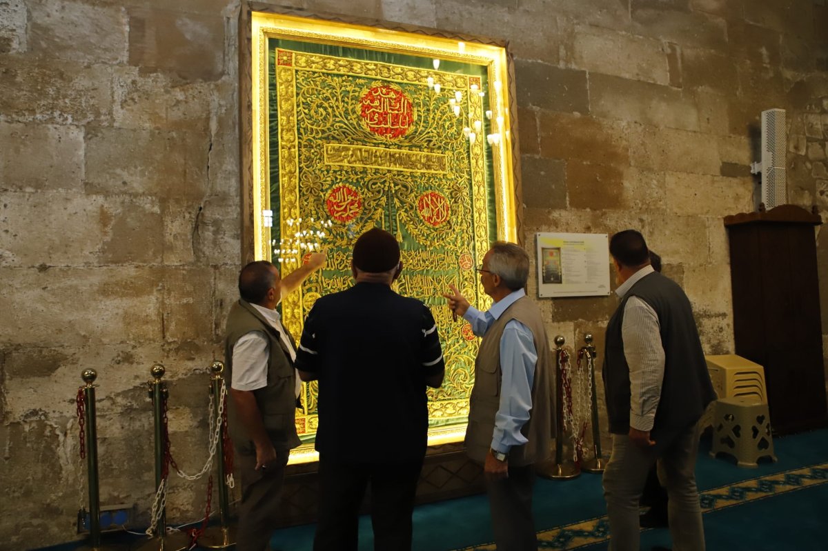 150 Yıllık Kâbe Örtüsü Aksaray Ulu Cami’de Ziyarete Açıldı