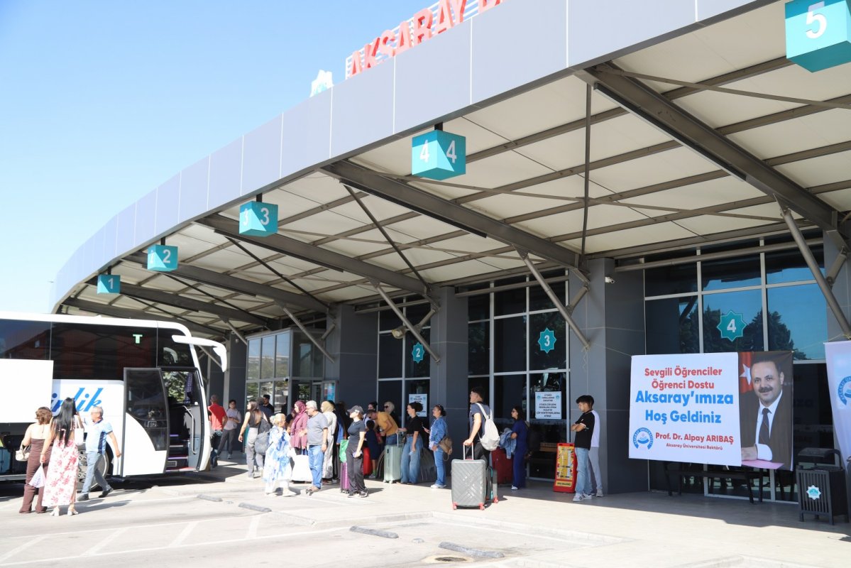 Aksaray Üniversitesi Öğrencilerini Otogardan Yurtlarına Ulaştırılıyor