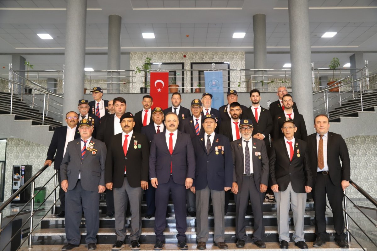 ASÜ Rektörü Arıbaş, Aksaraylı Gazilerle Bir Araya Geldi