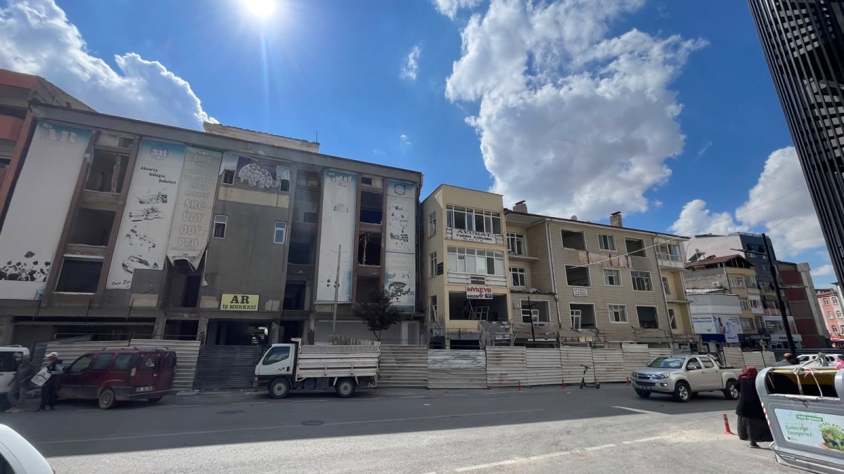 Merkezde Yıkım Sürüyor