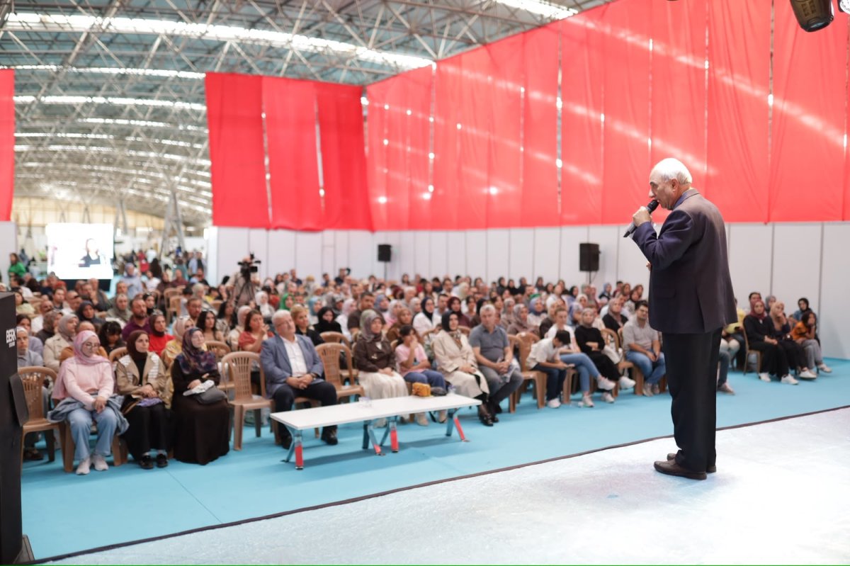 Prof. Dr. Nurullah Genç, Aksaray Kitap Günleri’nde Ayna Ve Toprak Üzerinden Hayatı Anlattı