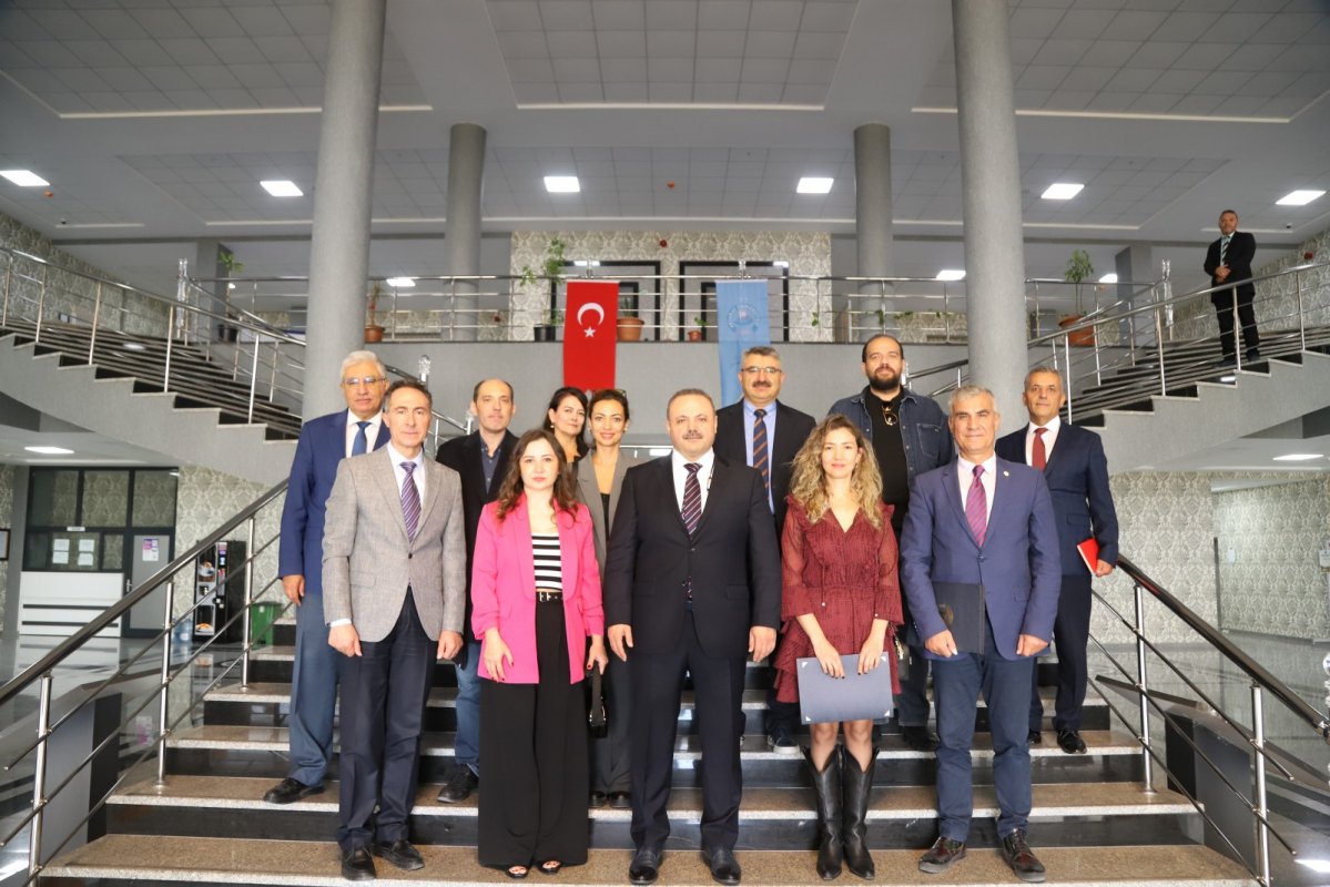 Rektör Arıbaş’tan Müzik Eğitimi Akademisyenlerine Teşekkür Belgesi