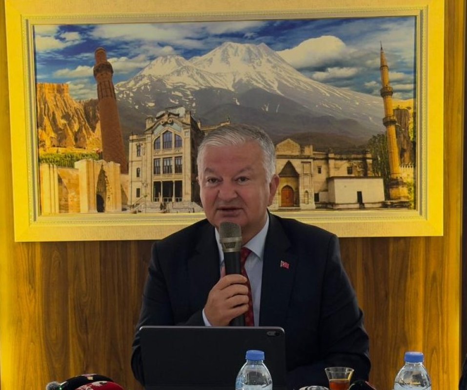 Vali Duru “Demiryolu Çalışmaları İçin Şantiye 6 Ay ile 1 Yıl İçerisinde Kuruluyor”