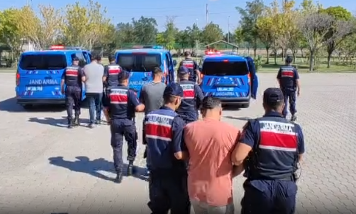 Köpek Dövüştüren 3 Kişi Yakalandı