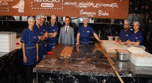 Kardeşler Mehmet Usta Etli Ekmek Hizmete Açıldı