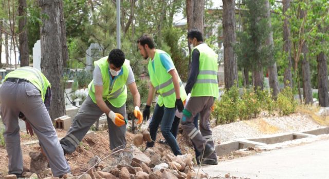 Aksaray Belediyesi’nden Mezarlıklarda Bayram Hazırlığı