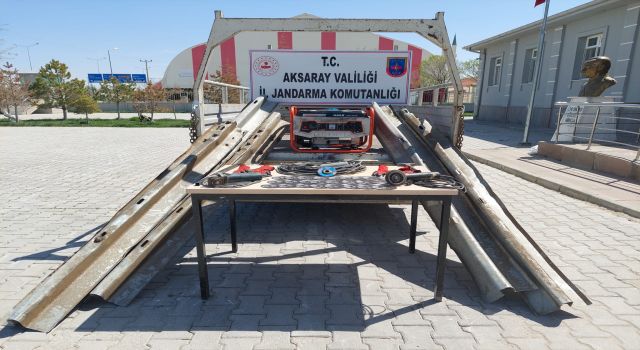 Bariyerleri Keserken Suçüstü Yakalandılar: 2 Gözaltı