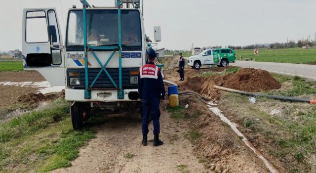 Kaçak Su Kuyusu Açarken Yakalandı