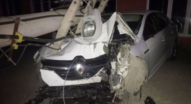 Otomobil Direğe Çarptı, 1 Kişi Öldü, 1 Kişi Yaralandı