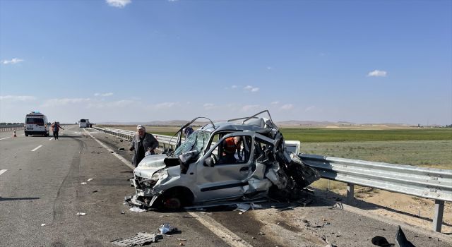 Emniyet Şeridinde Bekleyen Düğün Konvoyundaki Araçlara Tır Çarptı, 9 Kişi Yaralandı