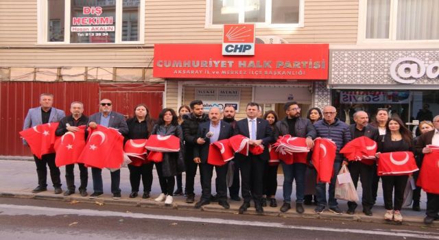 CHP Aksarayı Türk Bayrakları ile Donattı