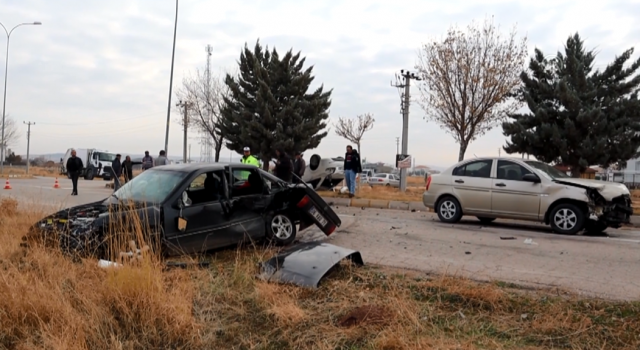 Zincirleme Trafik Kazasında 5 Kişi Yaralandı