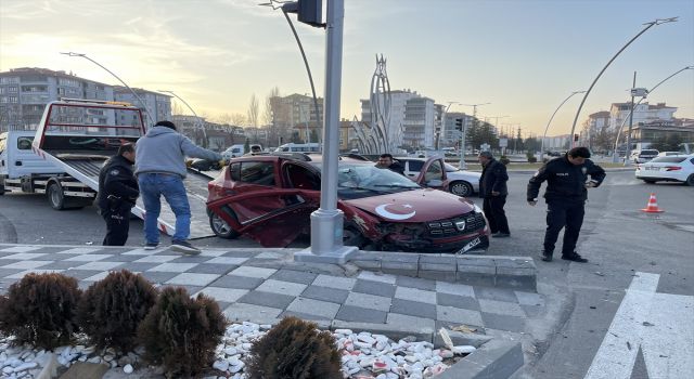 İki Otomobilin Çarpıştığı Kazada 4 Kişi Yaralandı